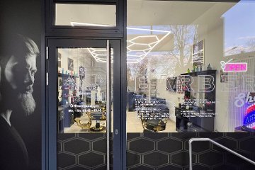 Aki’s Barbershop
