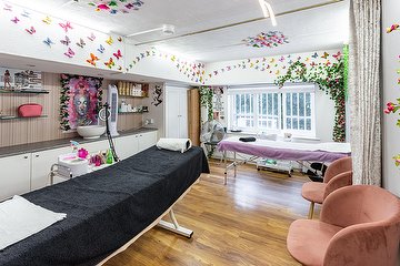 BEAUTY AT FULHAM HIGH STREET 30-32 LASVEGAS NAILS UPSTAIRS SW6